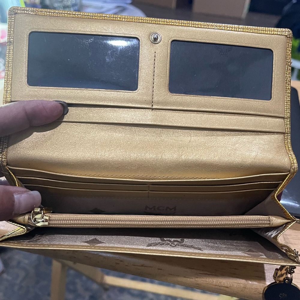 MCM Shimmering Gold Wallet - Picture 4 of 9